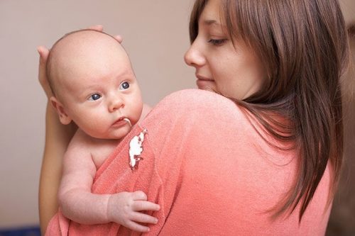 baby-spitting-up-clear-liquid-in-danger-what-is-normal-what-s-not